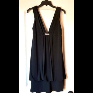 Cocktail dress ~ Caché size 8 Gorgeous!